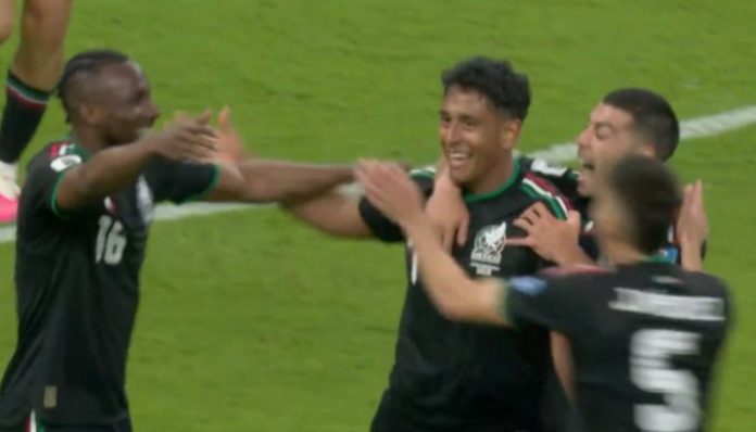 Gelandang Meksiko Luis Romo merayakan gol kemenangan saat menghadapi Korea Selatan pada laga Grup A Piala Dunia 2026