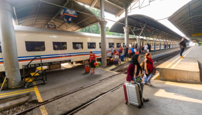 Ilustrasi suasana di stasiun kereta api