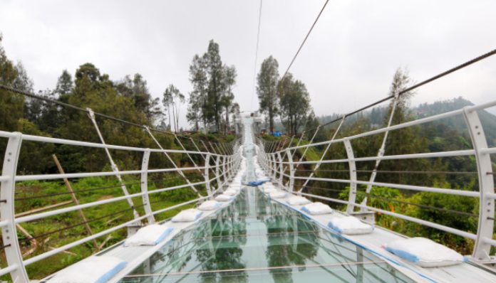 Jembatan Kaca Bromo