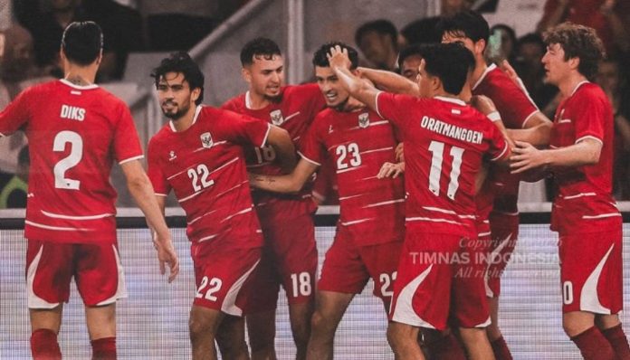 Justin Hubner merayakan gol pembuka Timnas Indonesia saat menghadapi Oman di Stadion Utama Gelora Bung Karno
