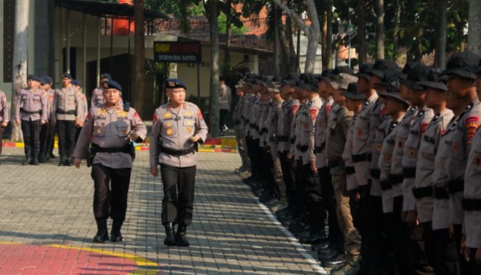 Kapolda Banten Irjen Pol Hengki memimpin Upacara Tradisi Penerimaan 460 Bintara Remaja Satbrimob Polda Banten