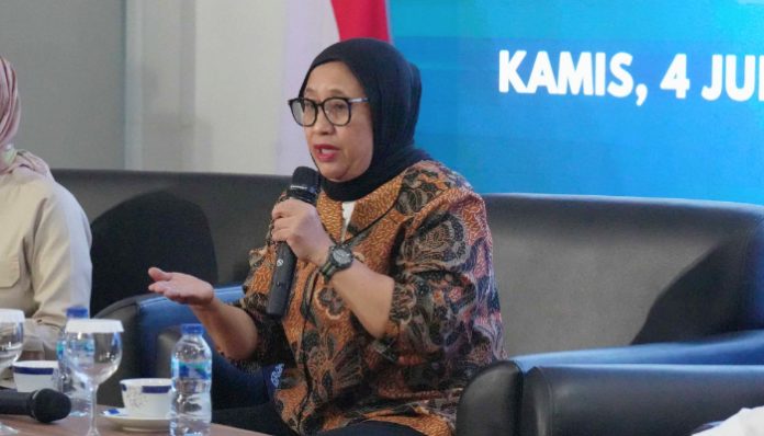 Kepala Badan Gizi Nasional (BGN) Nanik S. Deyang memberikan keterangan terkait pelaksanaan Program Makan Bergizi Gratis (MBG)