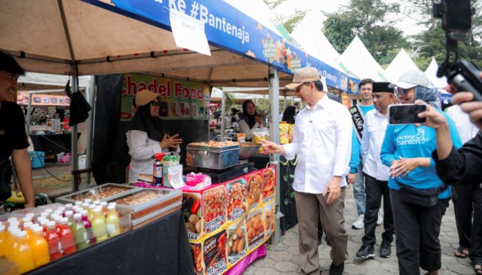 Kepala Dinas Pariwisata Provinsi Banten Eli Susiyanti mendampingi Wakil Gubernur Banten Achmad Dimyati Natakusumah di acara Exciting Banten Festival 2026