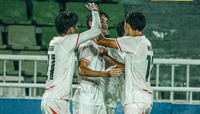 Pemain Timnas Indonesia U-19 merayakan gol saat mengalahkan Timor Leste
