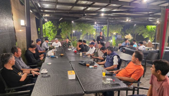 Pengurus Pengkab PBSI Kabupaten Pandeglang saat melakukan rapat persiapan pelantikan