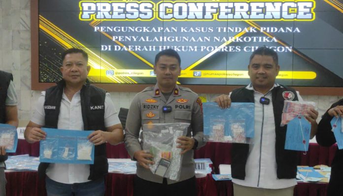 Polres Cilegon memamerkan barang bukti narkotika