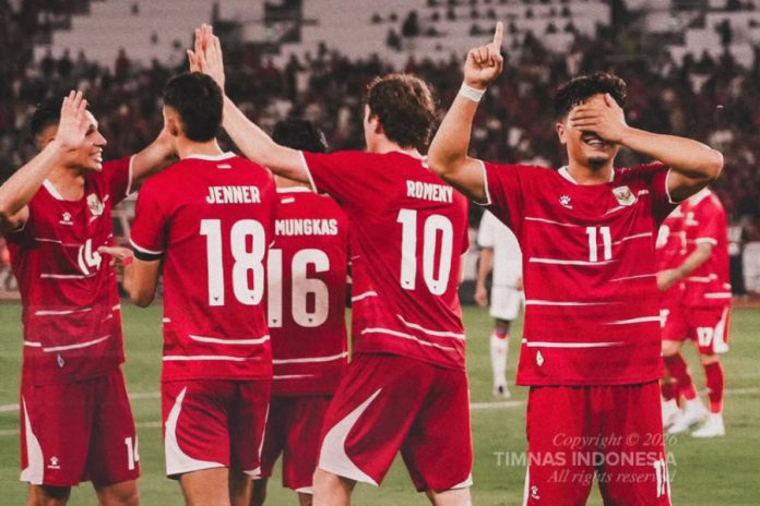 Ragnar Oratmangoen merayakan gol ketiga Timnas Indonesia saat mengalahkan Oman 3-0