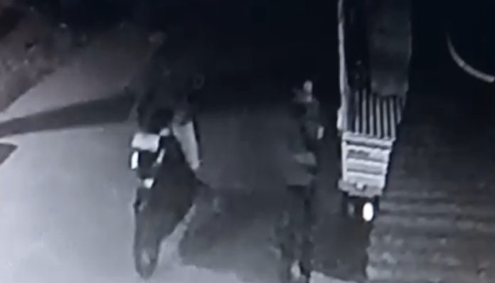 Rekaman CCTV komplotan maling truk traga di Jawilan
