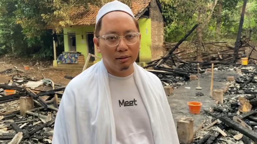 Pimpinan pondok pesantren, Ustaz Ahmad Al Maujud,