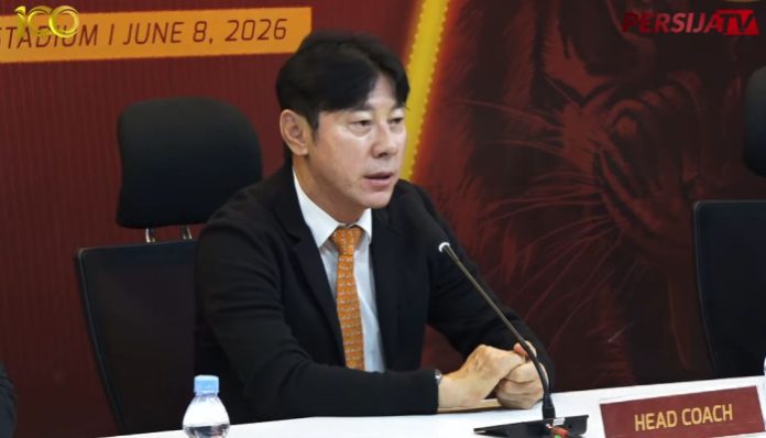 Shin Tae-yong saat sesi perkenalan sebagai pelatih baru Persija Jakarta