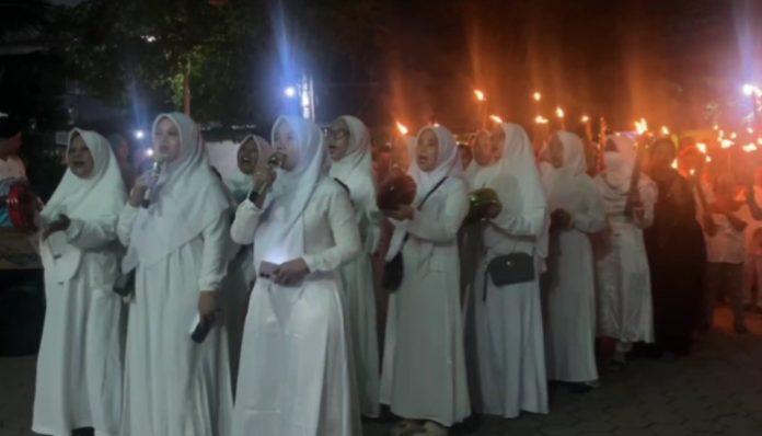 Suasana pawai obor menyambut Tahun Baru Islam