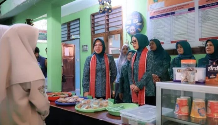 Tim Penggerak Pemberdayaan dan Kesejahteraan Keluarga (TP-PKK) Kabupaten Lebak menerima kunjungan tim penilai dari TP-PKK Provinsi Banten