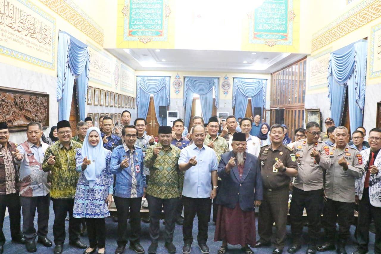 Penandatanganan Komitmen Bersama SPMB Tahun Ajaran 2026/2027 dan budaya sekolah aman dan nyaman di Pendopo Bupati Serang, Kamis, 11 Juni 2026.