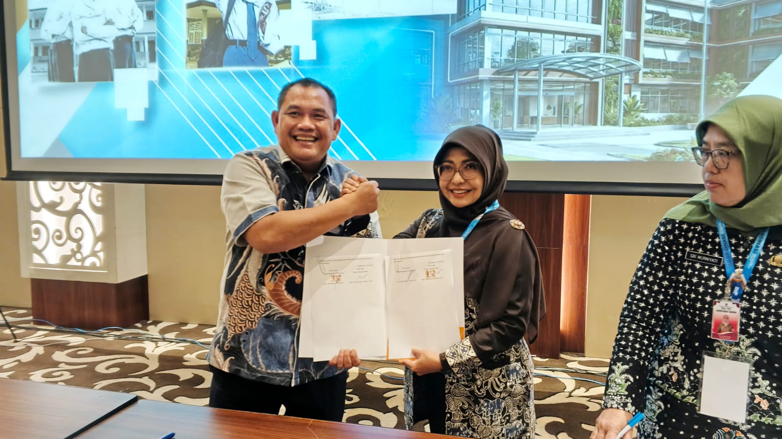 Bupati Pandeglang Dewi Setiani saat melakukan kunjungan kerja terkait rencana pembangunan sekolah terintegrasi