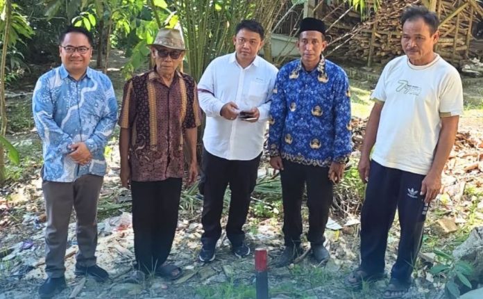 Pemasangan tanda batas bersama Tim Kantah Kabupaten Pandeglang di Kecamatan Cikeusik (Foto: Humas BPN Kabupaten Pandeglang)