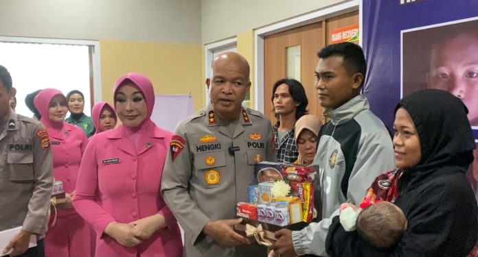 Polda Banten melalui Bidang Kedokteran dan Kesehatan (Biddokkes) menggelar operasi celah bibir dan langit-langit gratis bagi 25 anak usia balita