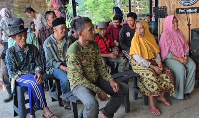Perpustakaan Jagaraksa di kawasan pertanian Gunung Karang