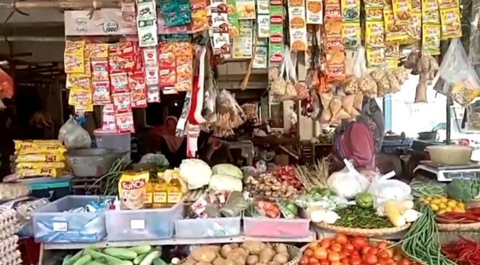 Kios pedagang sembako di Pasar Lama Kota Serang
